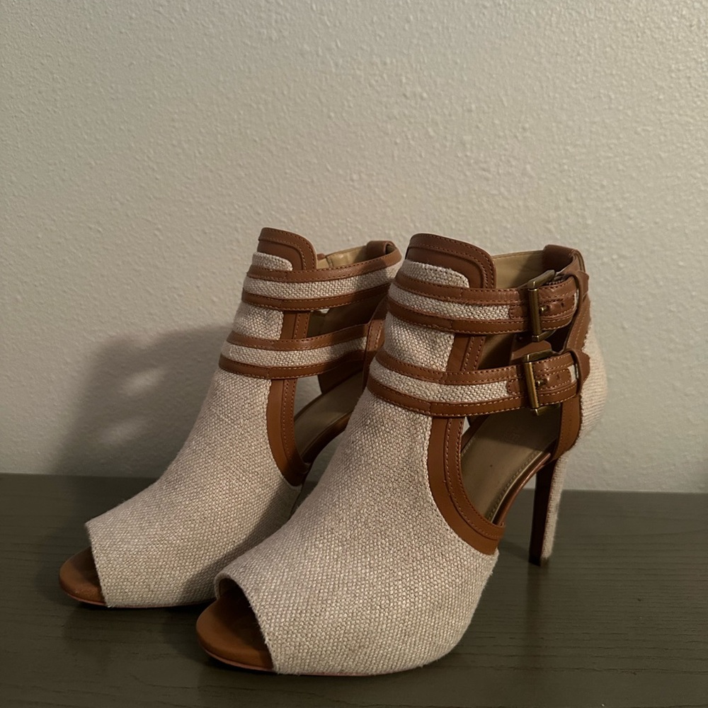 MK peep toe bootie heel sz 8